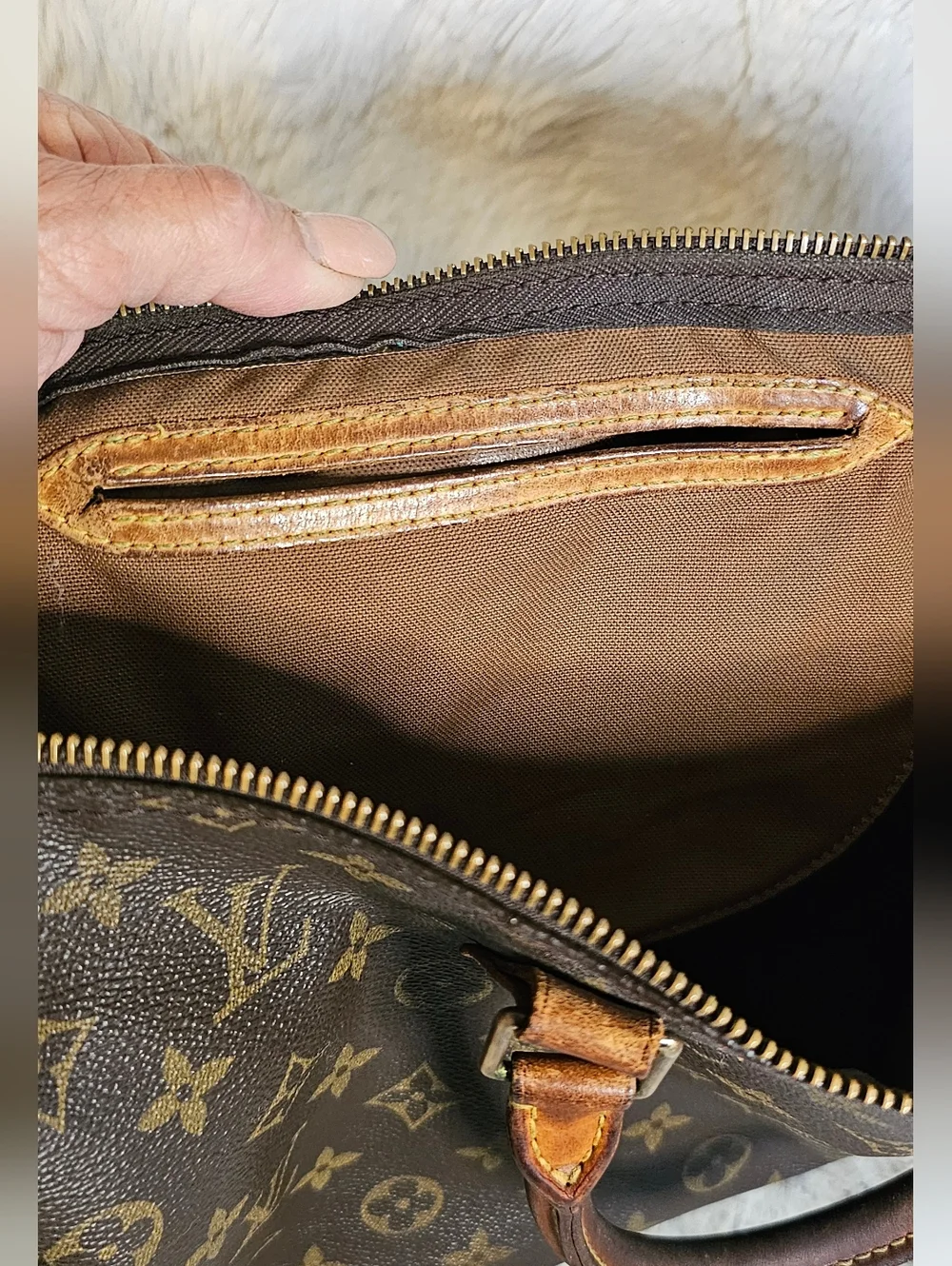 Louis Vuitton Monogram Canvas Speedy 35 - Picture 11 of 16